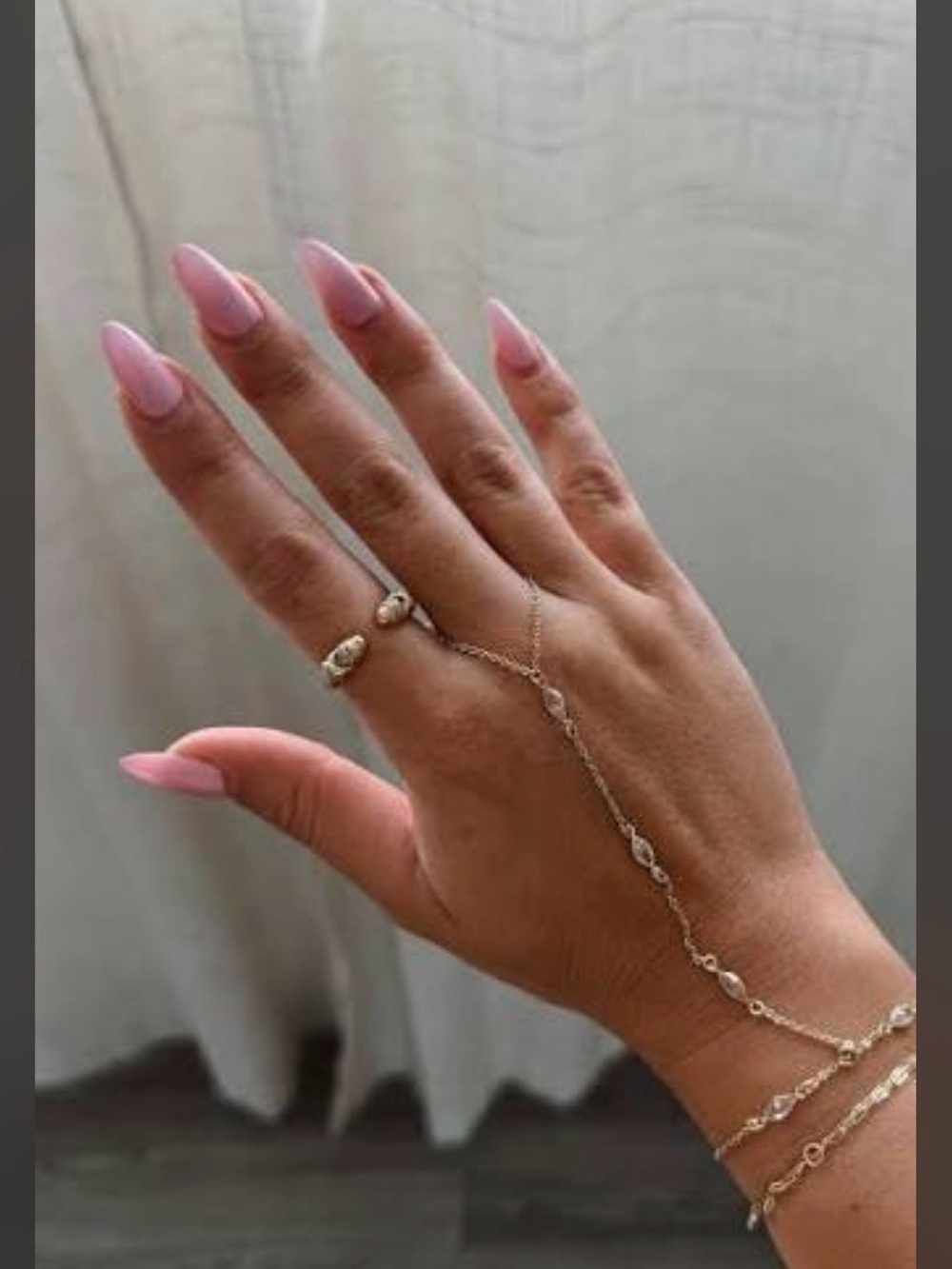 Crystal haze - Hand chain NWT
